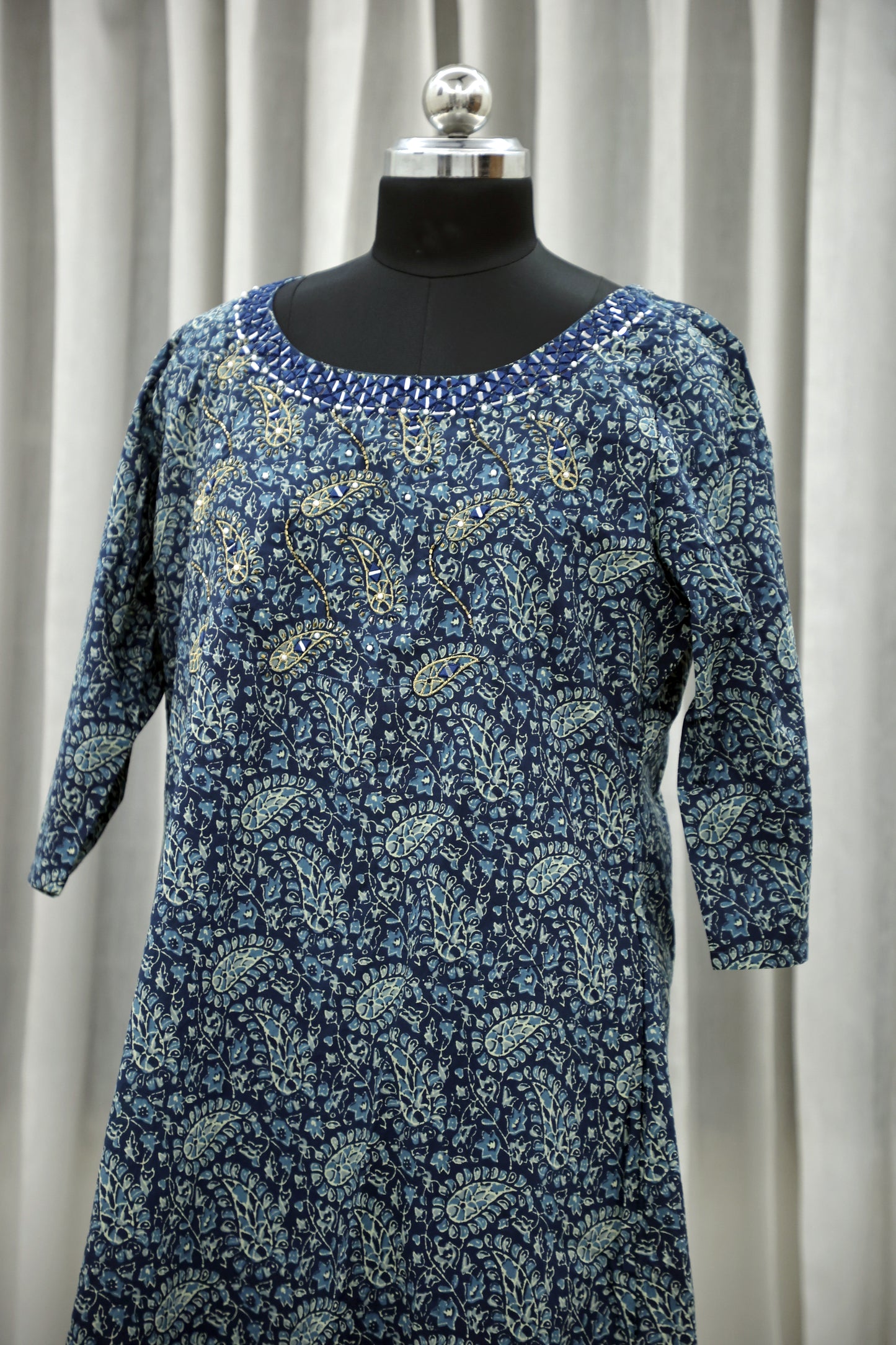 Crafted Splendor: Hand-Embroidered Ethnic Kurti for Every Occasion