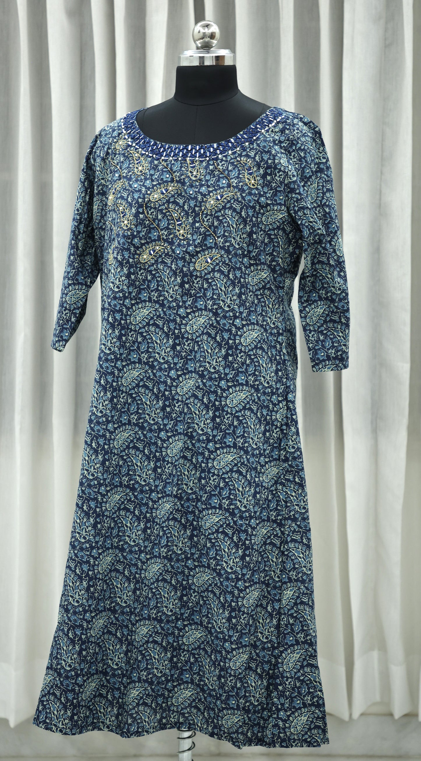 Crafted Splendor: Hand-Embroidered Ethnic Kurti for Every Occasion