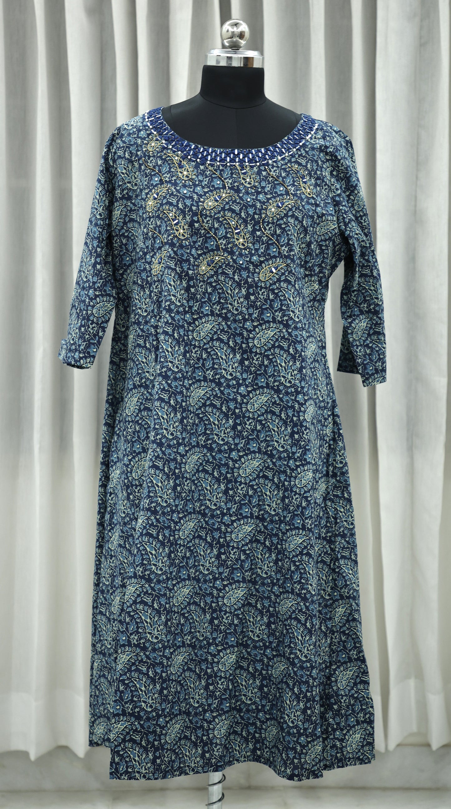 Crafted Splendor: Hand-Embroidered Ethnic Kurti for Every Occasion