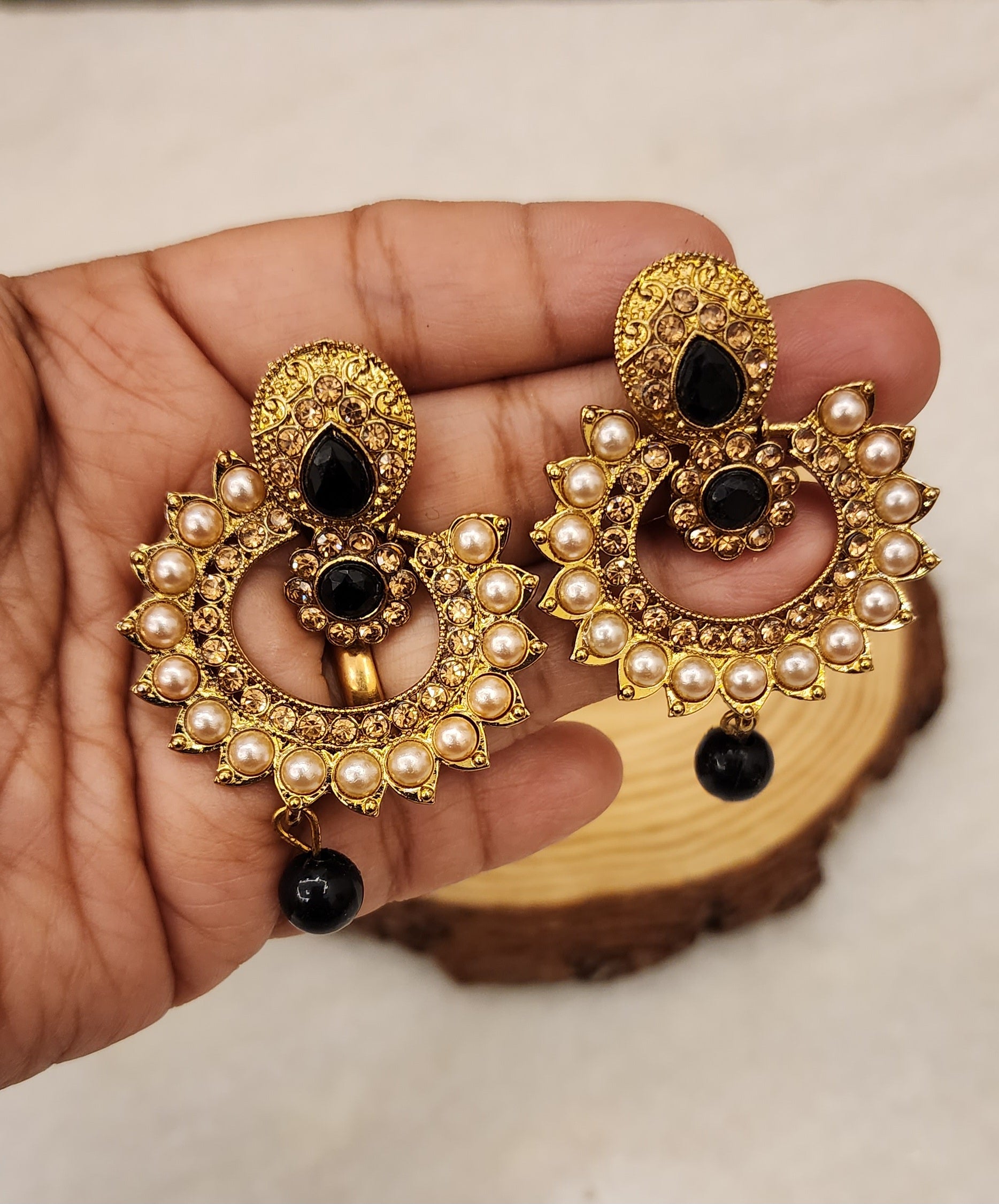 Designer Kundan Stone Bridal Dangler Pearl Stone Earrings Studs With  Matching Maang Tikka  SHREEVARAM  3460219