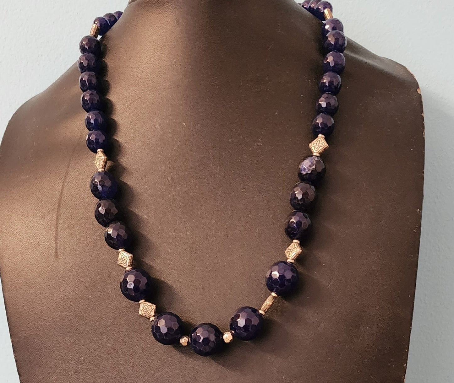 Twilight Charm : Natural Graduated Agate Necklace