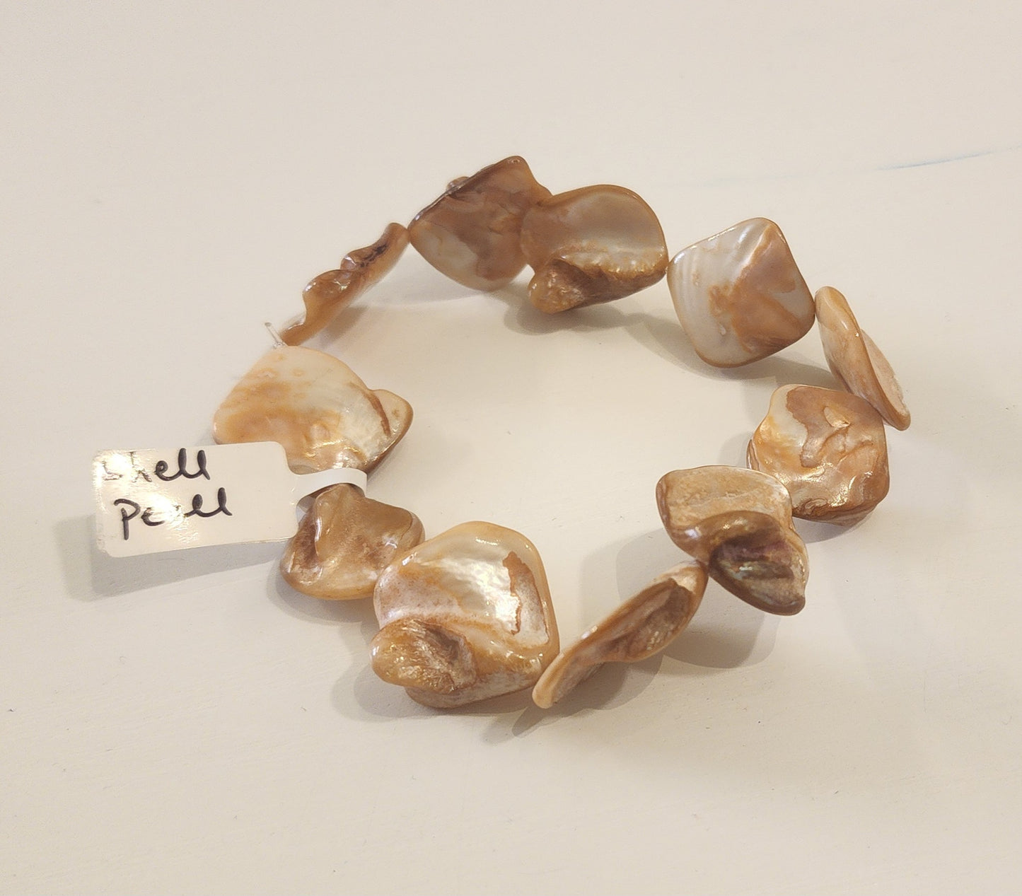 Graceful Shell Pearl Stretch Bracelet