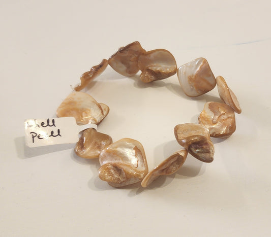 Graceful Shell Pearl Stretch Bracelet
